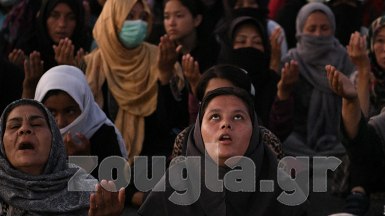 Οδοιπορικό της Ζούγκλας στη Λέσβο: Στο δρόμο για 5η ημέρα χιλιάδες πρόσφυγες και μετανάστες