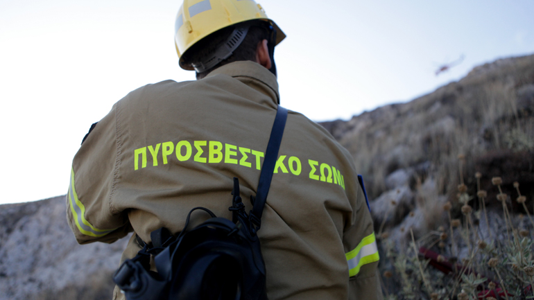 Φωτιά σε δασική έκταση στο Ζευγολατιό Κορινθίας