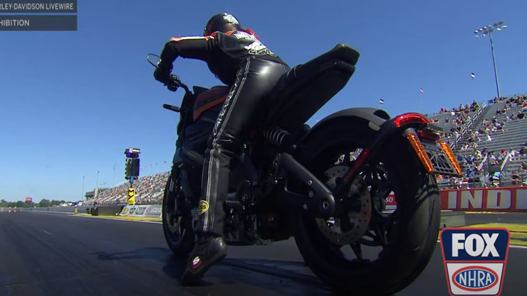 To LiveWire της Harley σε αγώνες dragster