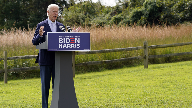 Μπάιντεν: Ο Τραμπ είναι «πυρομανής του κλίματος»