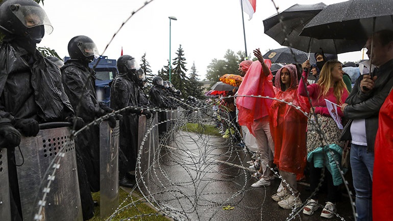 Η Ρωσία αποσύρει τον στρατό της από τα σύνορα με τη Λευκορωσία – Ο Λουκασένκο προχωρά σε αναθεώρηση Συντάγματος