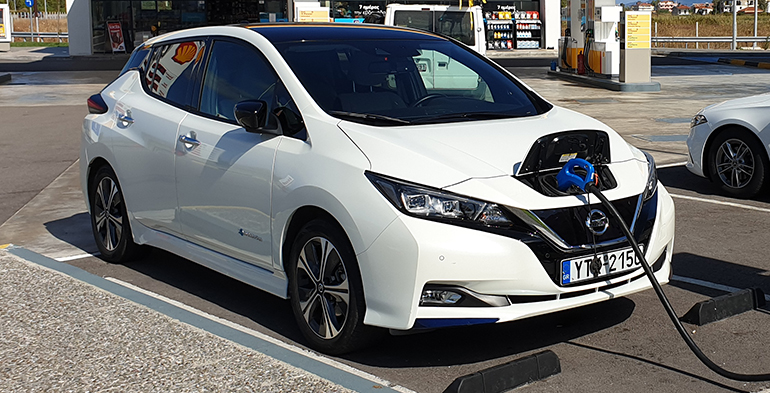 Το Nissan Leaf γίνεται και ταξί...