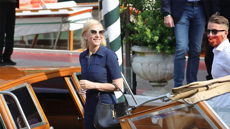 H Cate Blanchett μόλις εμφανίστηκε με την πιο περιζήτητη τσάντα της νέας σεζόν