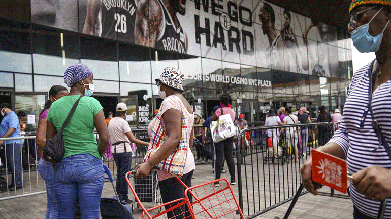 ΗΠΑ: Χιλιάδες τα περιστατικά μόλυνσης κάθε μέρα και εκατοντάδες νεκροί λόγω Covid-19