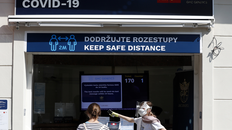 Τσεχία: Δωρεάν μάσκες μέσω ταχυδρομείου για τους άνω των 60 ετών