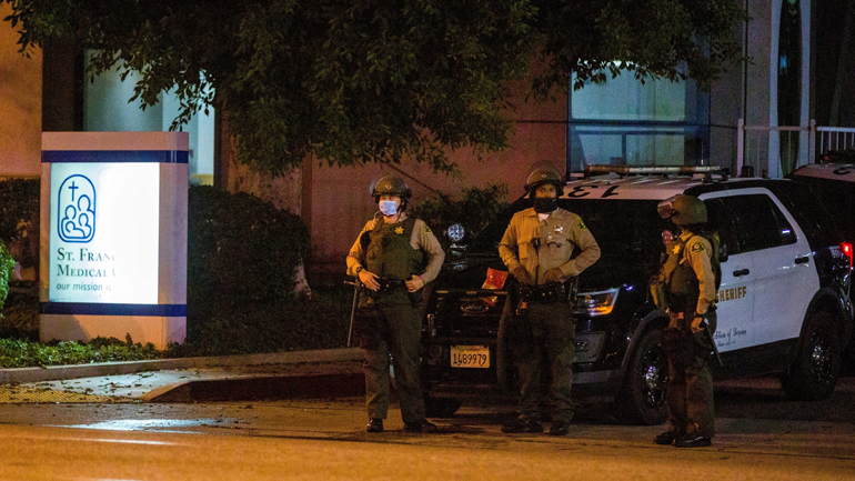 Λος Άντζελες: Ανθρωποκυνηγητό για τη σύλληψη του δράστη που τραυμάτισε σοβαρά δύο αστυνομικούς