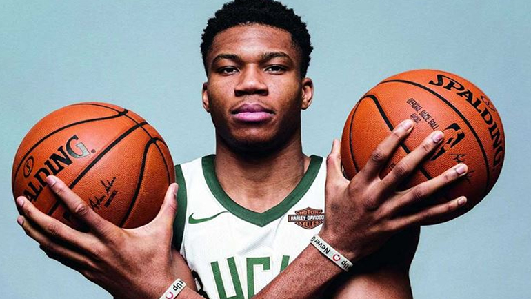 Γιάννης Αντετοκούνμπο: Έκανε unfollow άπαντες στο Instagram εκτός από την οικογένειά του και τον Kobe Bryant