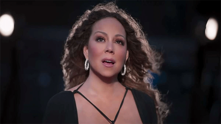 Η Μαράια Κάρεϊ εξυμνεί τις πρωταθλήτριες του τένις στο νέο της μουσικό βίντεο