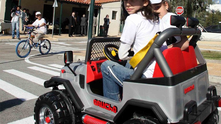 ΚΟΚ: Μετά τα 16 τα παιδιά σε μοτοσικλέτες – Ειδικό κάθισμα στο αυτοκίνητο έως 12 ετών