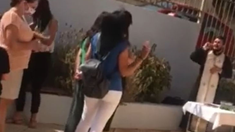 Επιστροφή στον Μεσαίωνα: Κήρυγμα ιερέα κατά της μάσκας στο Ρέθυμνο