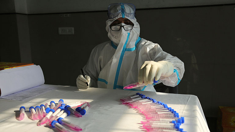 Τσεχία: Ο δείκτης R της αναπαραγωγής των κρουσμάτων κορωνοϊού αυξήθηκε σε 1,59