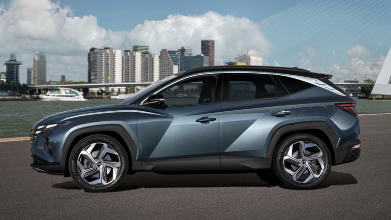 To μήκος φτάνει τα 4,5μ., το πλάτος τα 1.865 χλστ. και το μεταξόνιο τα 2.680 χλστ. 