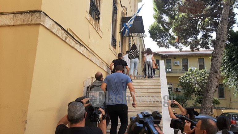 Χανιά: Στο αυτόφωρο οδηγήθηκε ο γονέας που φέρεται ότι ξυλοκόπησε καθηγητή