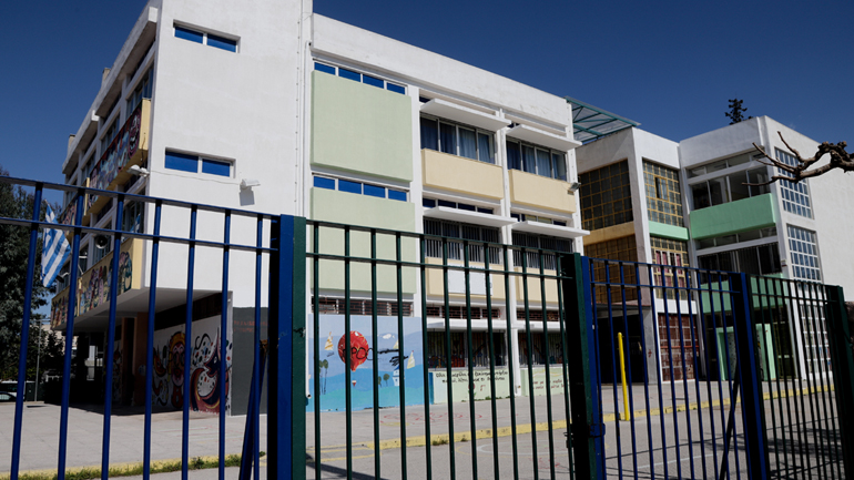 Λουκέτο σε έξι σχολεία λόγω Covid-19