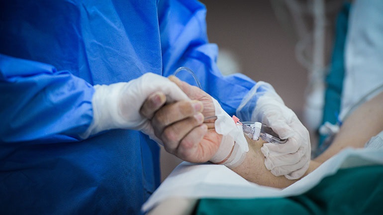 Τρεις ακόμη νεκροί στη χώρα – 320 συνολικά τα θύματα από κορωνοϊό