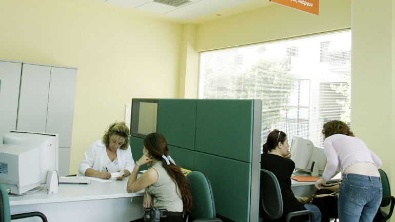 Ανοίγει πρόγραμμα για 100.000 νέες θέσεις εργασίας