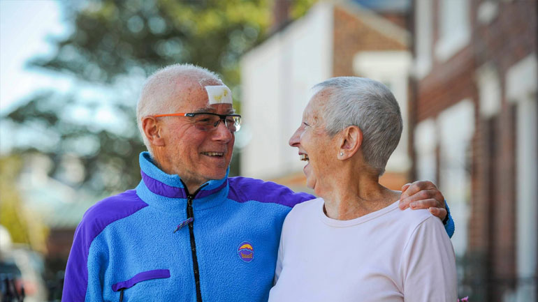 Ένας 80χρονος εξαφανίστηκε στη διάρκεια πεζοπορίας και… εμφανίστηκε στη συνέντευξη Tύπου για τον εντοπισμό του
