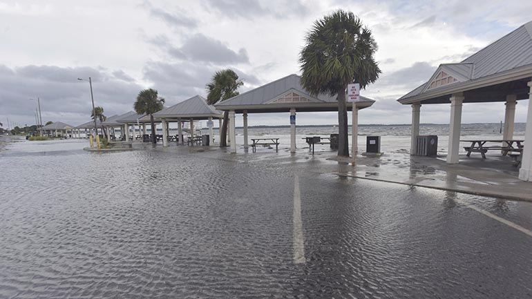 Τις νοτιοανατολικές ακτές των ΗΠΑ πλήττει ο κυκλώνας Σάλι Τις νοτιοανατολικές ακτές των ΗΠΑ πλήττει ο κυκλώνας Σάλι