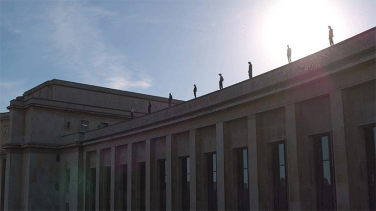 «Δεν έχει σημασία πόσο μεγάλη είναι η νύχτα», για την κολεξιόν του Saint Laurent