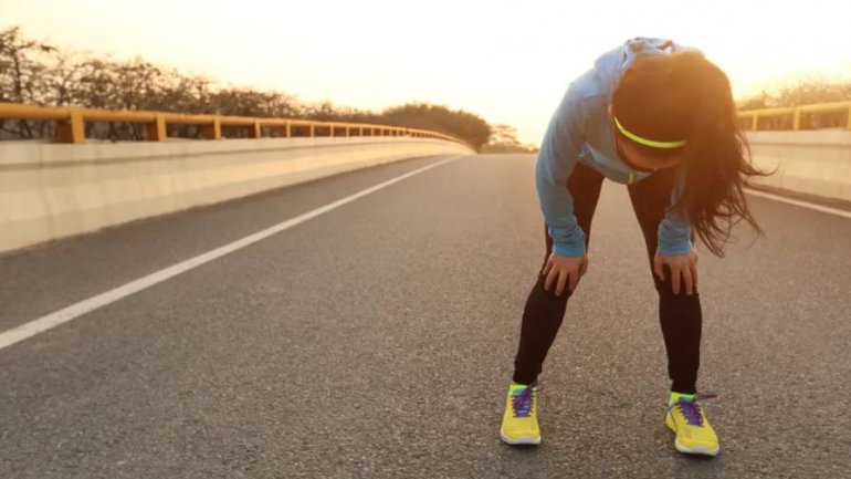 Πρέπει να σταματήσετε να τρέχετε αν σας πονούν τα γόνατα;