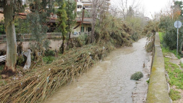 Συνεργεία της Περιφέρειας εντατικοποιούν τις αυτοψίες σε ρέματα που είναι σε ζώνες υψηλής επικινδυνότητας