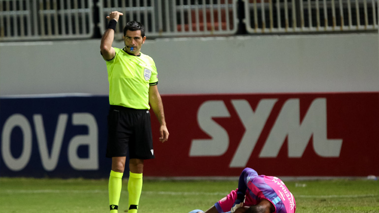 ΟΦΗ-Απόλλων Λεμεσού: Αδιανόητη διαιτητική γκάφα εις βάρος των Κρητικών