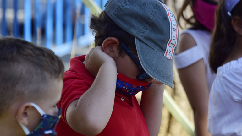 Νέο περιστατικό βίας για τις μάσκες στην Κρήτη – Γονέας επιτέθηκε σε διευθύντρια σχολείου