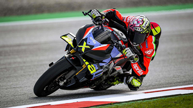 Aprilia Tuono V4X: Γυμνή αγωνιστική αλήθεια 221 ίππων 