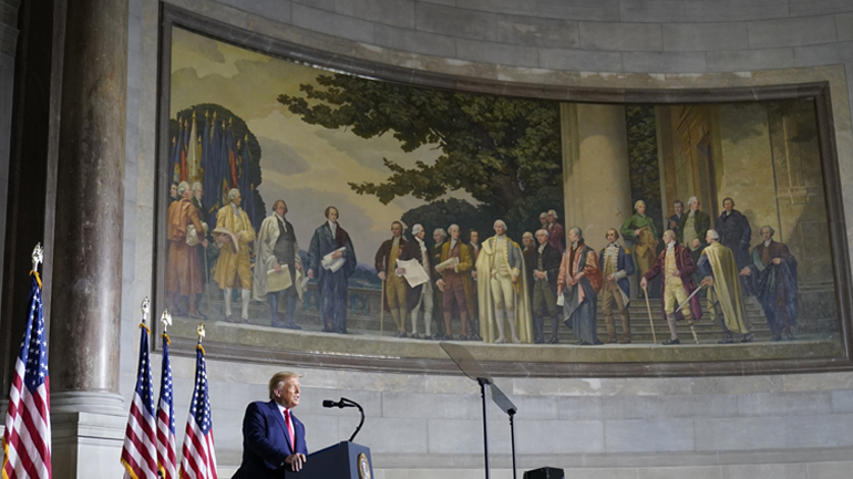 ΗΠΑ: Ο Τραμπ συστήνει εθνική επιτροπή για την προώθηση της «πατριωτικής εκπαίδευσης»