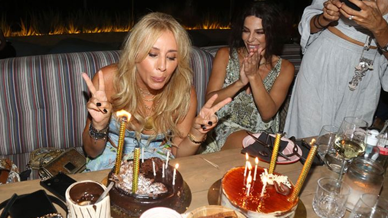 Γωγώ Μαστροκώστα: Γιόρτασε τα 50α γενέθλιά της παρέα με τα αγαπημένα της πρόσωπα