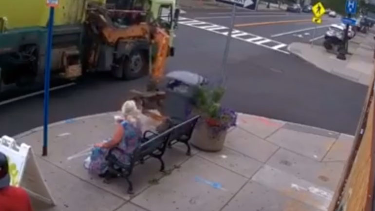 Την πήρε και τη σήκωσε! Την πήρε και τη σήκωσε!