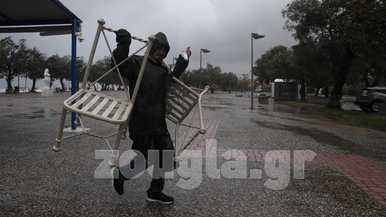 Meteo: Ο «Ιανός» έχει «μάτι» 50 χιλιομέτρων και ανέμους με μέση ένταση 90 χλμ./ώρα