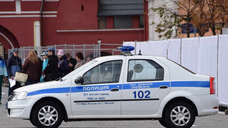 Ρώσος εισέβαλε με αυτοκίνητο στην κατοικία του Αμερικανού πρέσβη στη Μόσχα