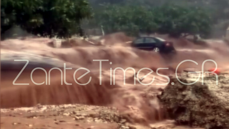 Aυτοκίνητο παρασύρθηκε από χείμαρρο στην Κεφαλονιά