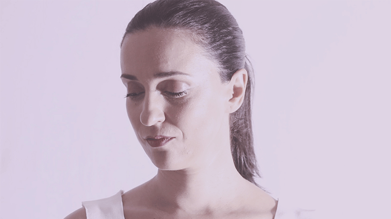 «Οι άγγελοι πεθαίνουν προδομένοι» – Το νέο τραγούδι της Ευτυχίας Μητρίτσα