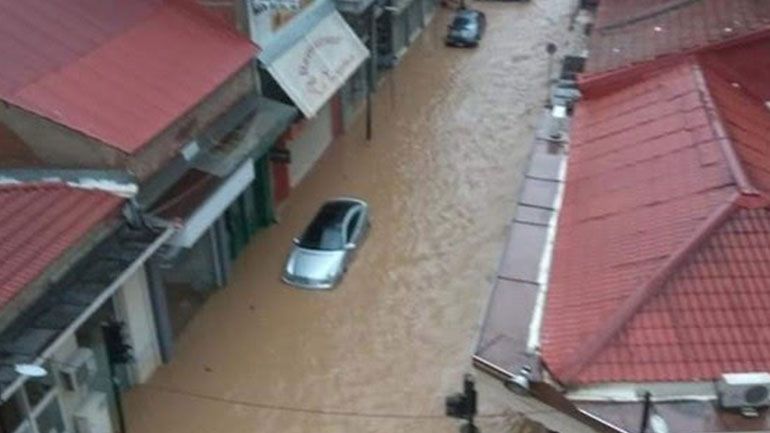 Συναγερμός στην Καρδίτσα: Εγκλωβισμένο εξαιτίας της κακοκαιρίας ζευγάρι ηλικιωμένων