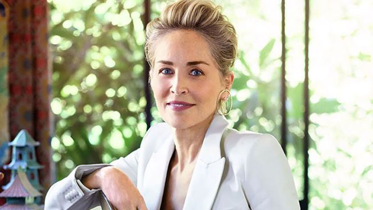 Συγκλονίζει η Sharon Stone: «Σκηνοθέτης μου ζήτησε να καθίσω στα γόνατά του για να μου δώσει οδηγίες»