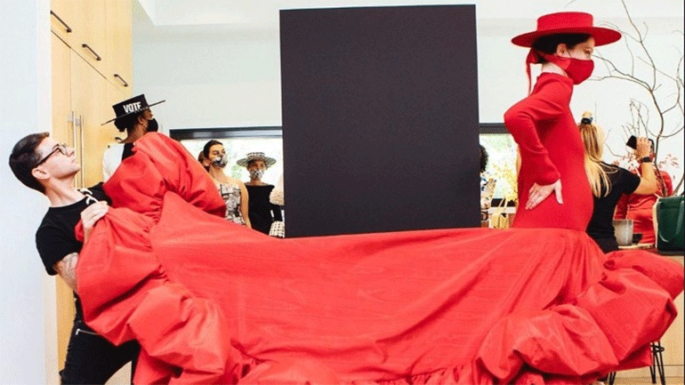 Βουτιά στην πισίνα από την Coco Rocha