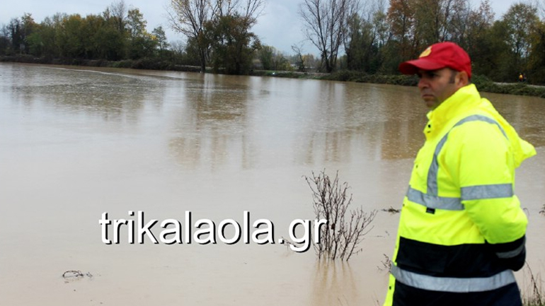 Απέραντη λίμνη τα χωριά των Τρικάλων – Επιχείρηση εκκένωσης στη Μεταμόρφωση