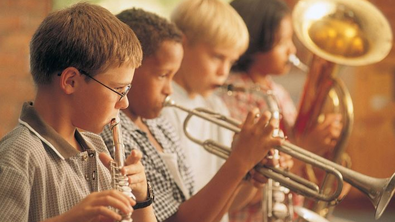 Γιατί είναι καλό τα παιδιά να μάθουν ένα μουσικό όργανο;