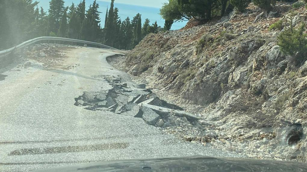 Άνοιξε ο δρόμος από τον «Ιανό» στην Κεφαλονιά