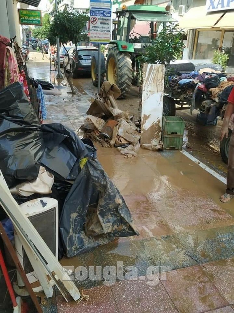 Μεγάλες ζημιές σε εμπορικά καταστήματα