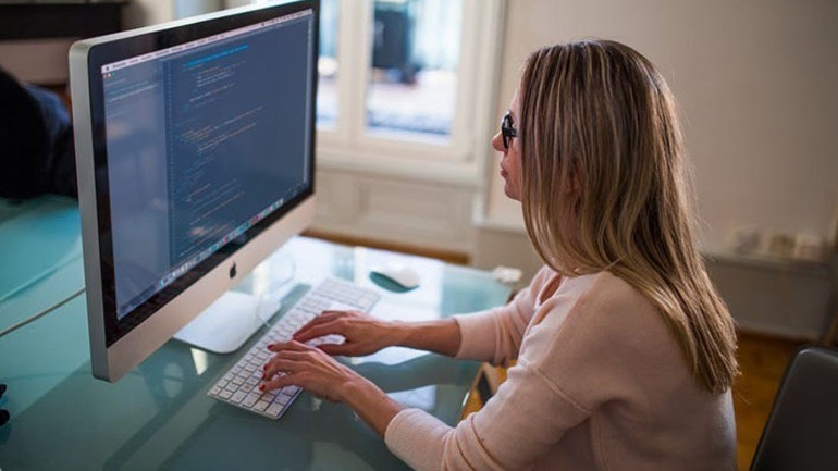 Σε εφαρμογή από σήμερα η υποχρεωτική τηλεργασία για το 40% των εργαζομένων στην Αττική