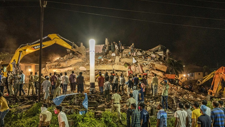 Ινδία: Οκτώ νεκροί από την κατάρρευση πολυκατοικίας στη Βομβάη