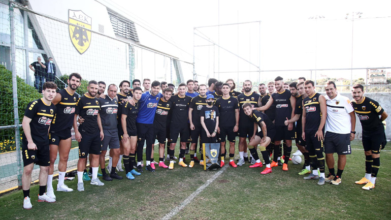 ΑΕΚ: «Ο δικός μας Γιάννης, η δική μας πηγή δύναμης!»