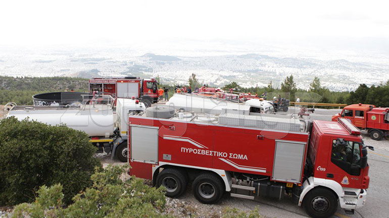 Υπό μερικό έλεγχο η φωτιά στον Υμηττό