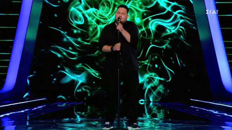 The Voice: Ο ψήστης με φωνή Αντώνη Ρέμου εντυπωσίασε τους κριτές
