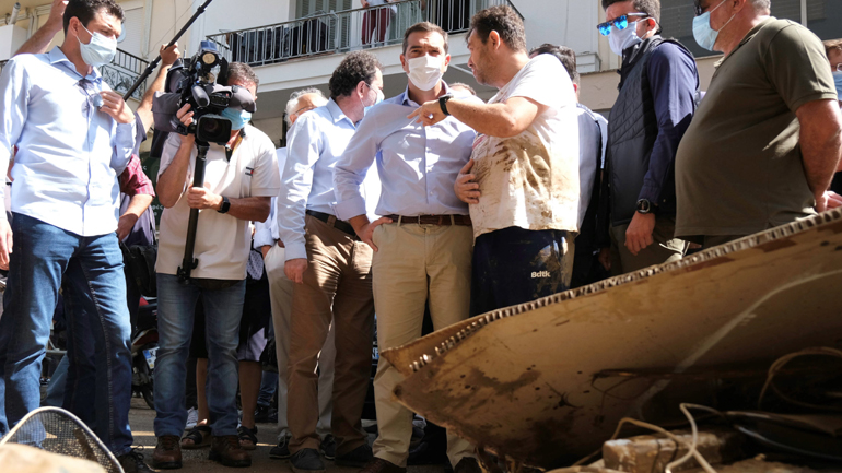 Στην Καρδίτσα ο Τσίπρας: «Ασπιρίνες οι ανακοινώσεις της κυβέρνησης μπροστά στην ολική καταστροφή»