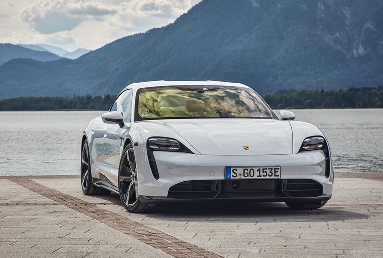 Έξι Porsche έχουν ταξινομήθεί αυτό τον μήνα, μεταξύ αυτών και μία ηλεκτρική Taycan