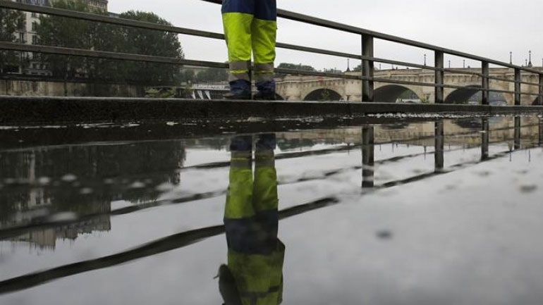 Ένας νεκρός και μία αγνοούμενη από τις σφοδρές καταιγίδες στη νότια Γαλλία Ένας νεκρός και μία αγνοούμενη από τις σφοδρές καταιγίδες στη νότια Γαλλία